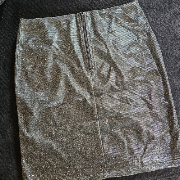 Silver shimmer skirt - Picture 2 of 4